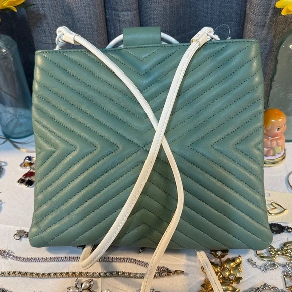 Thacker sea foam green leather Quilted Handbag purse 10” x 8” - Picture 4 of 14